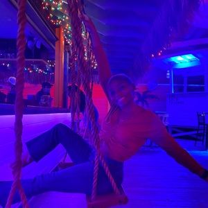 Meet your Posher, Danielle